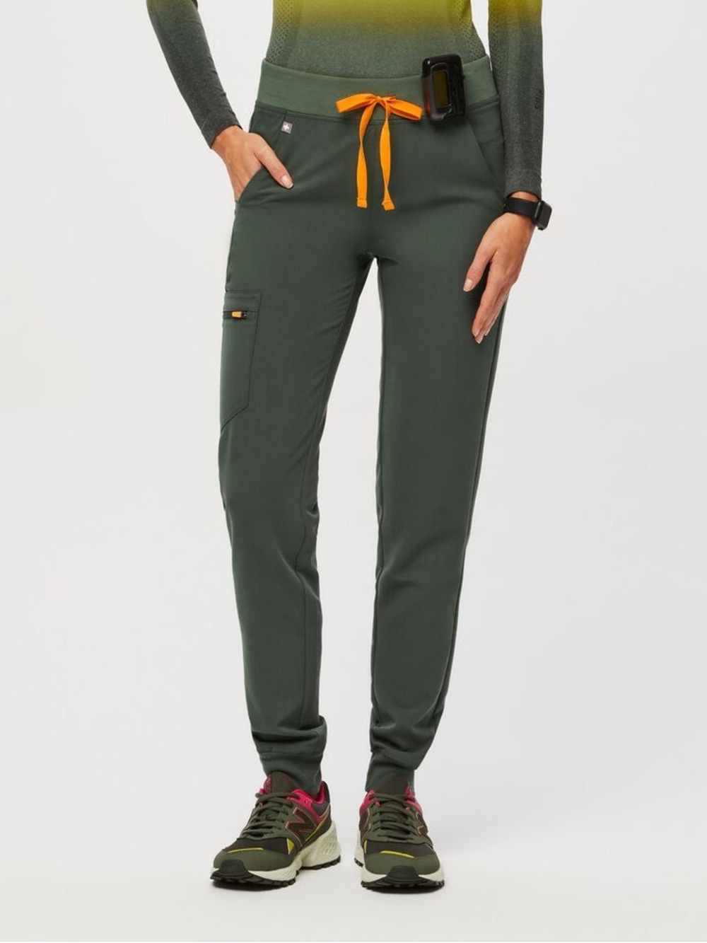 Figs Women’s Zamora Jogger Scrub Pants Pull On in Moss Green XSP